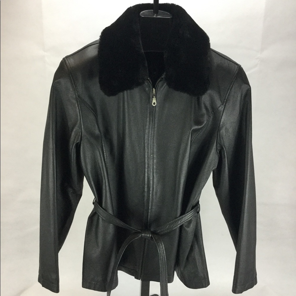 Woman’s Jacqueline Ferre with removable collar